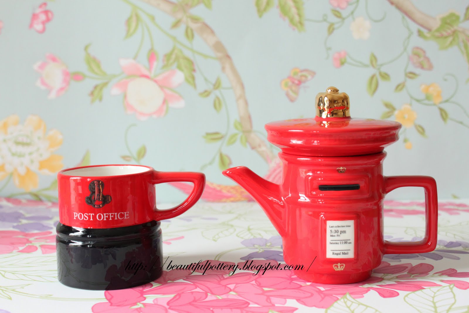 BEAUTIFUL POTTERY Unusual Teapots