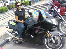 Isteri Ku bersama motosikal kesayangannya