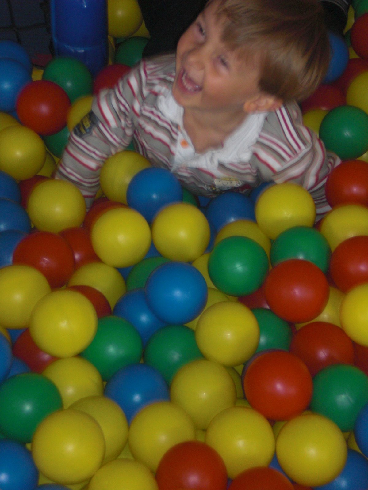 [Throw+me+the+ball.JPG]