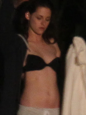 Kristen Stewart sexy bra cleavage Breaking Dawn Brazil