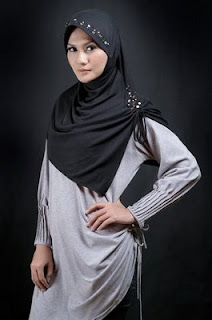 Lady+Muslima+black+hijab Muslim lady in black hijab