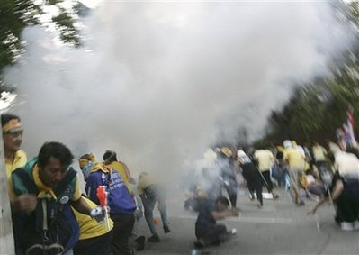 [Thai+protesters+4+10-7-08+WQ.jpg]