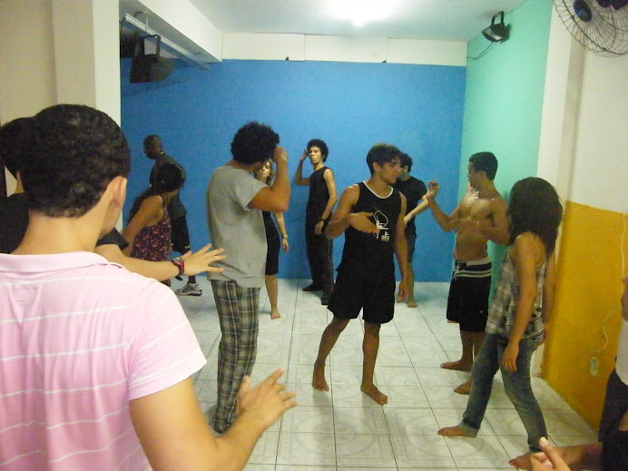 Aula de Teatro fisico com um dos melhores atores de teatro da Bahia, Fábio Vidal.