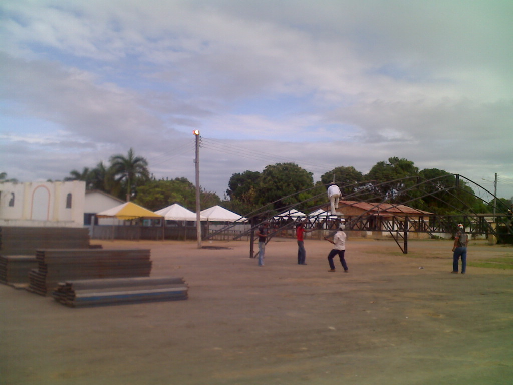 Palco começa a ser montado para os Shows
