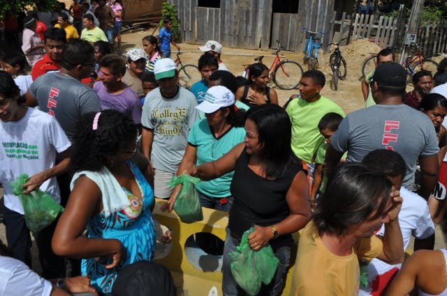 Entrega de peixes a pupolação mucajaiense