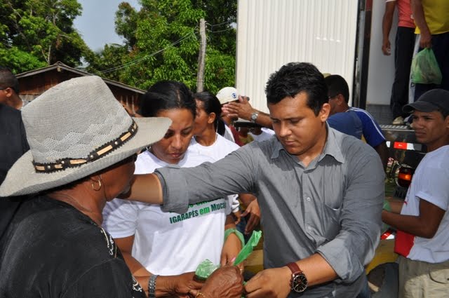 Entrega de peixes a pupolação mucajaiense