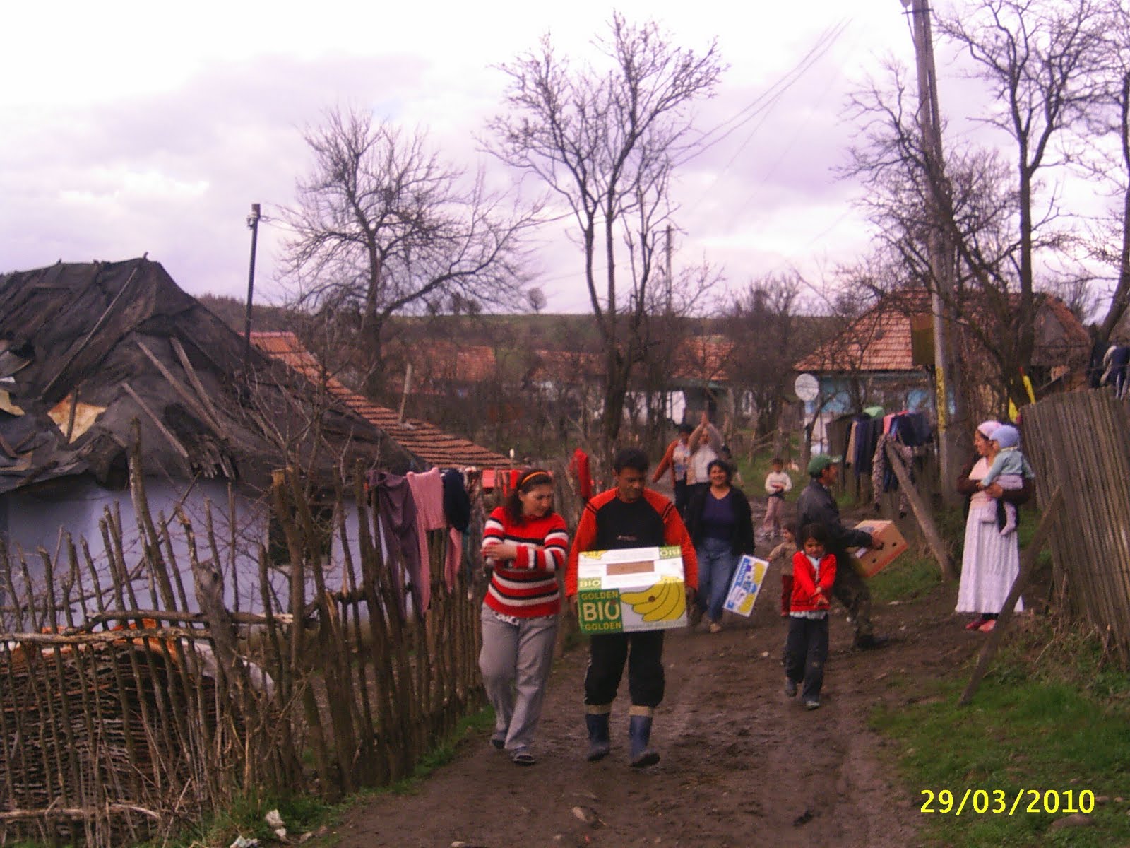 Traian Daniel Rus: Proiect umanitar de Paste in comuna Beica de Jos sat ...
