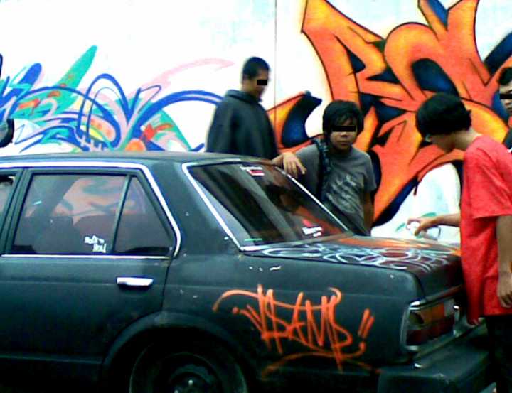 Graffiti Blog: Graffiti car >> old car graffiti by people