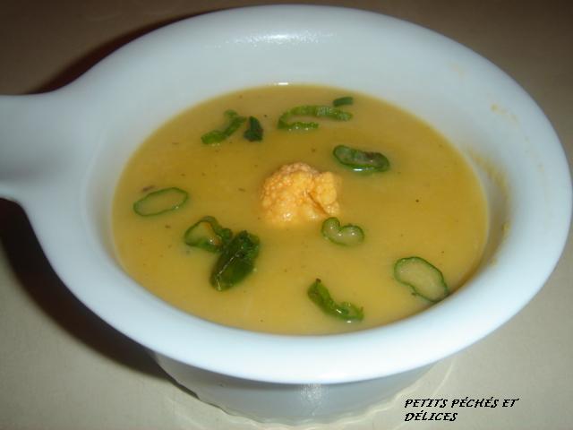 recettes plats recettes legumes Comme un gratin de chou fleur, pommes, oignon et poulet sauce curry…en cocotte !!