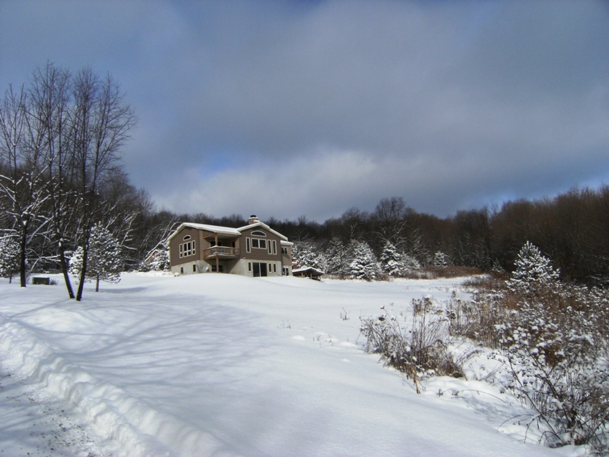 [house+in+winter.jpg]