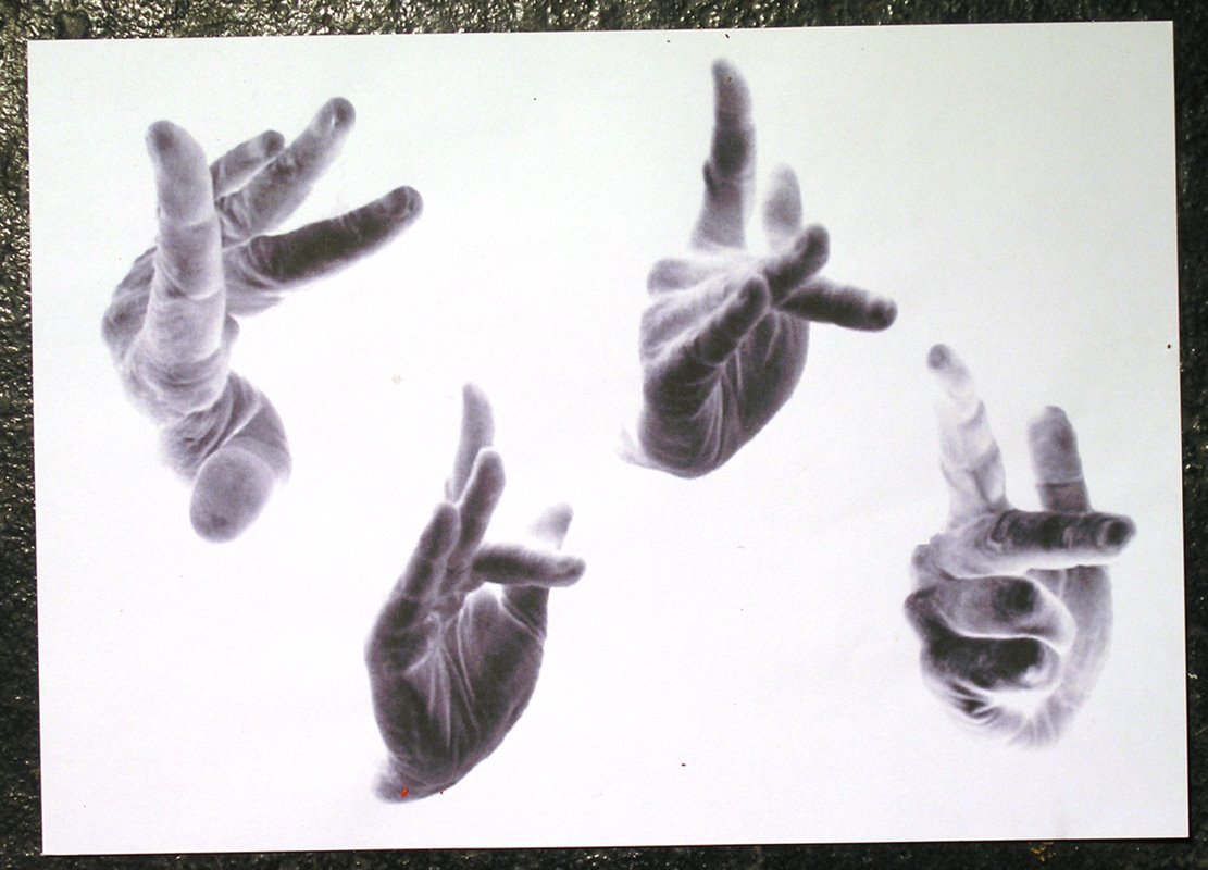 [croquismainsnoires.jpg]