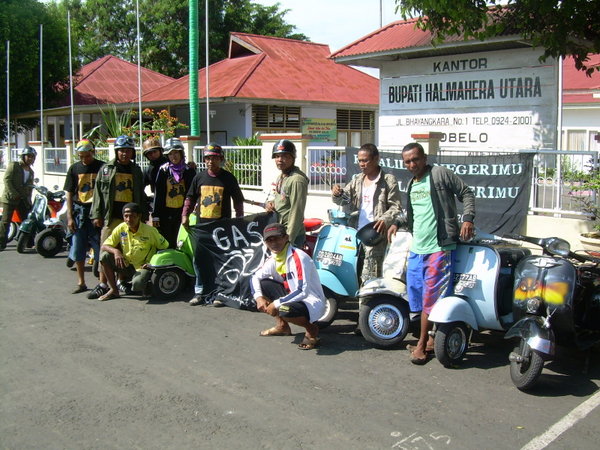 di depan kantor bupati halmahera utara