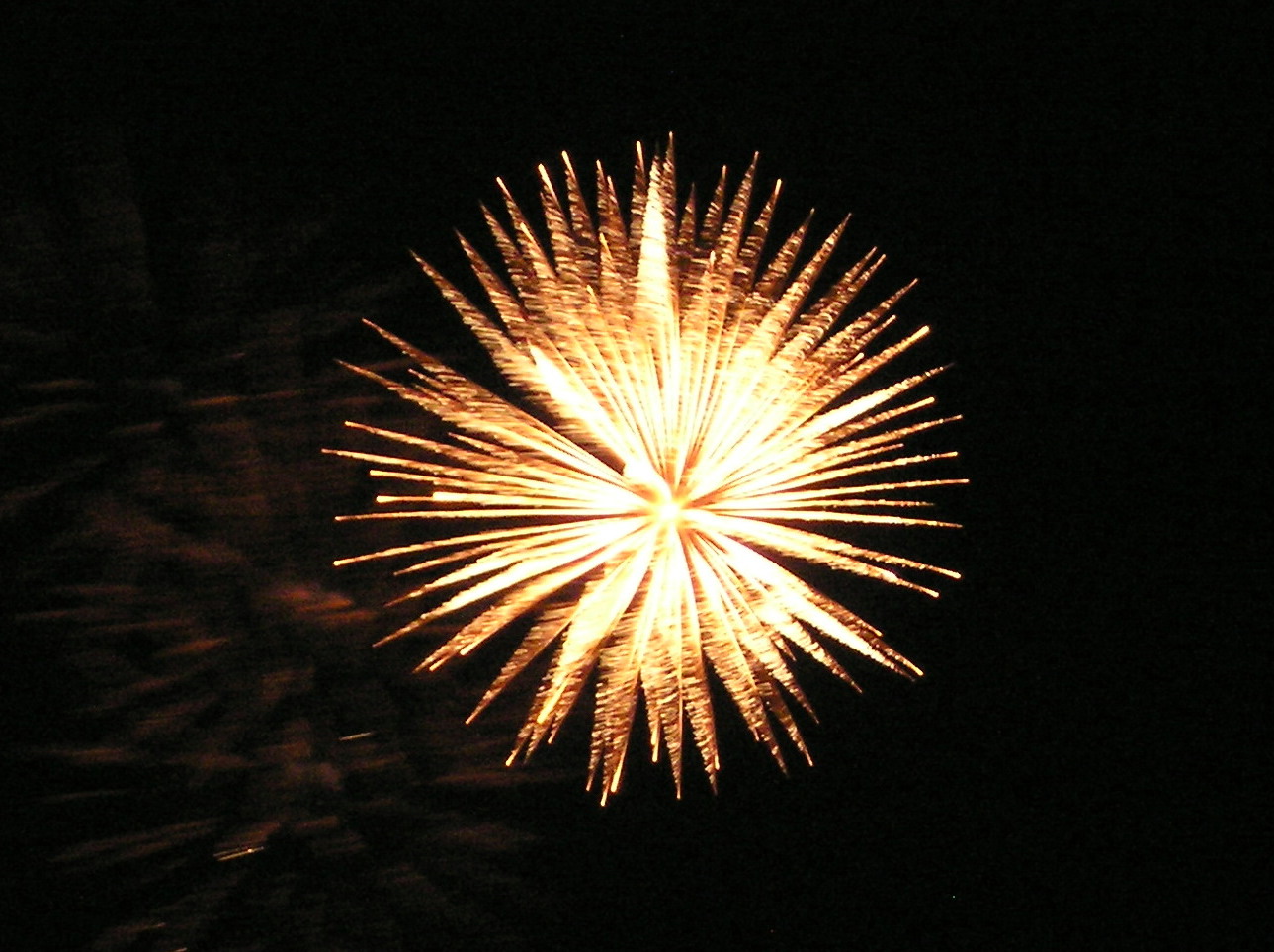 http://4.bp.blogspot.com/_KcfFPuRK-qM/TDKALCfTK3I/AAAAAAAADj4/eUoQ2tEdf9M/s1600/firework+medallion.JPG