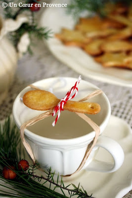 Teacup decorated with a spoon-shaped shortbread cookies for a festive time