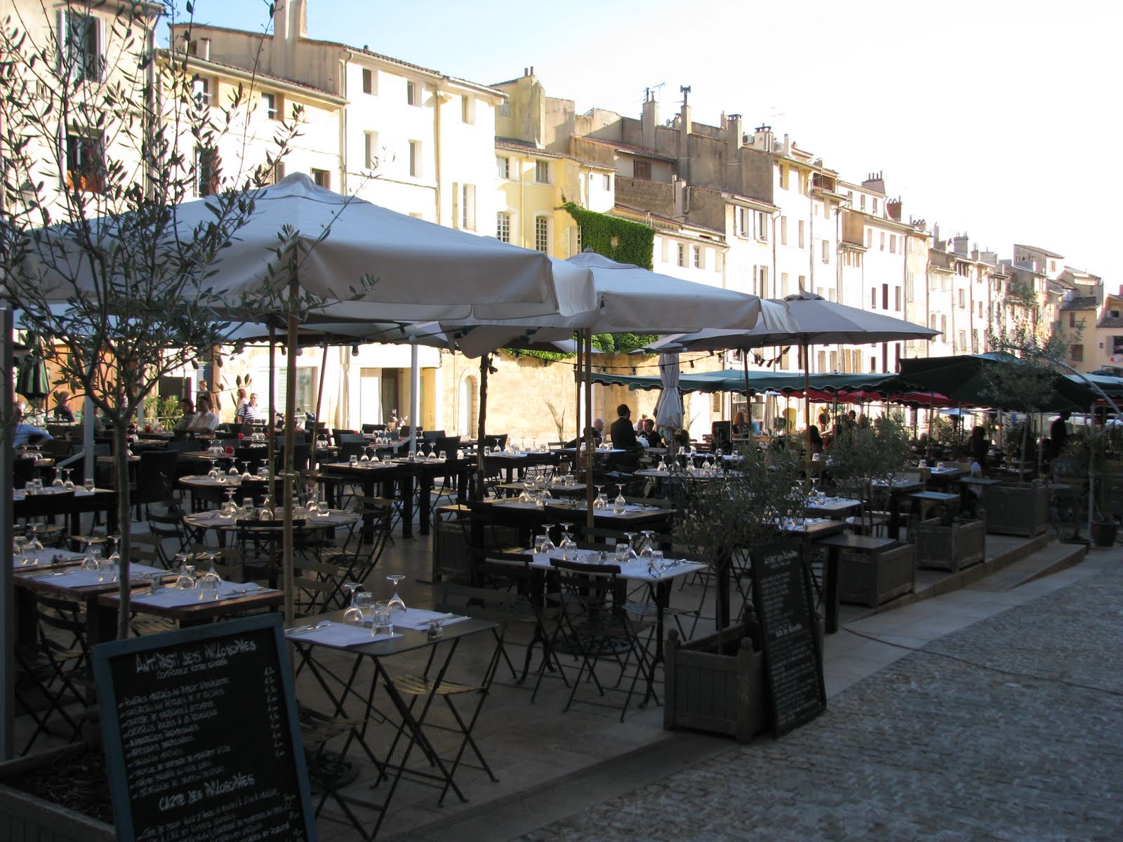 Appartement Typique aixois Place des Cardeurs France Aix en