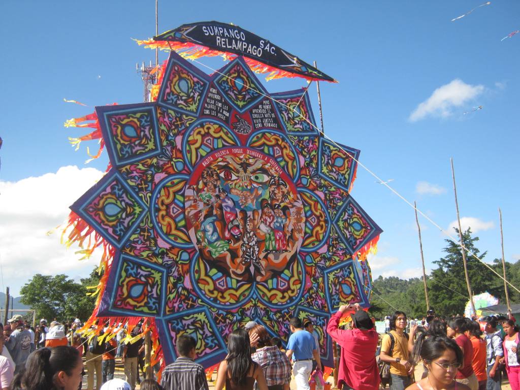 Donde el viento me llevó: Barriletes Gigantes de Sumpango ... Donde el viento me llevó: Barriletes Gigantes de Sumpango ...