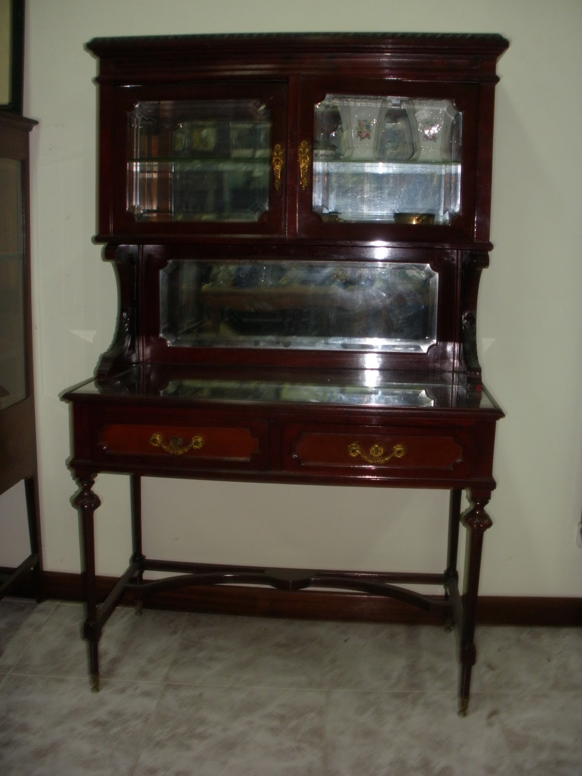 Antigüedades Eduardo Peral: 11. Aparador de caoba.