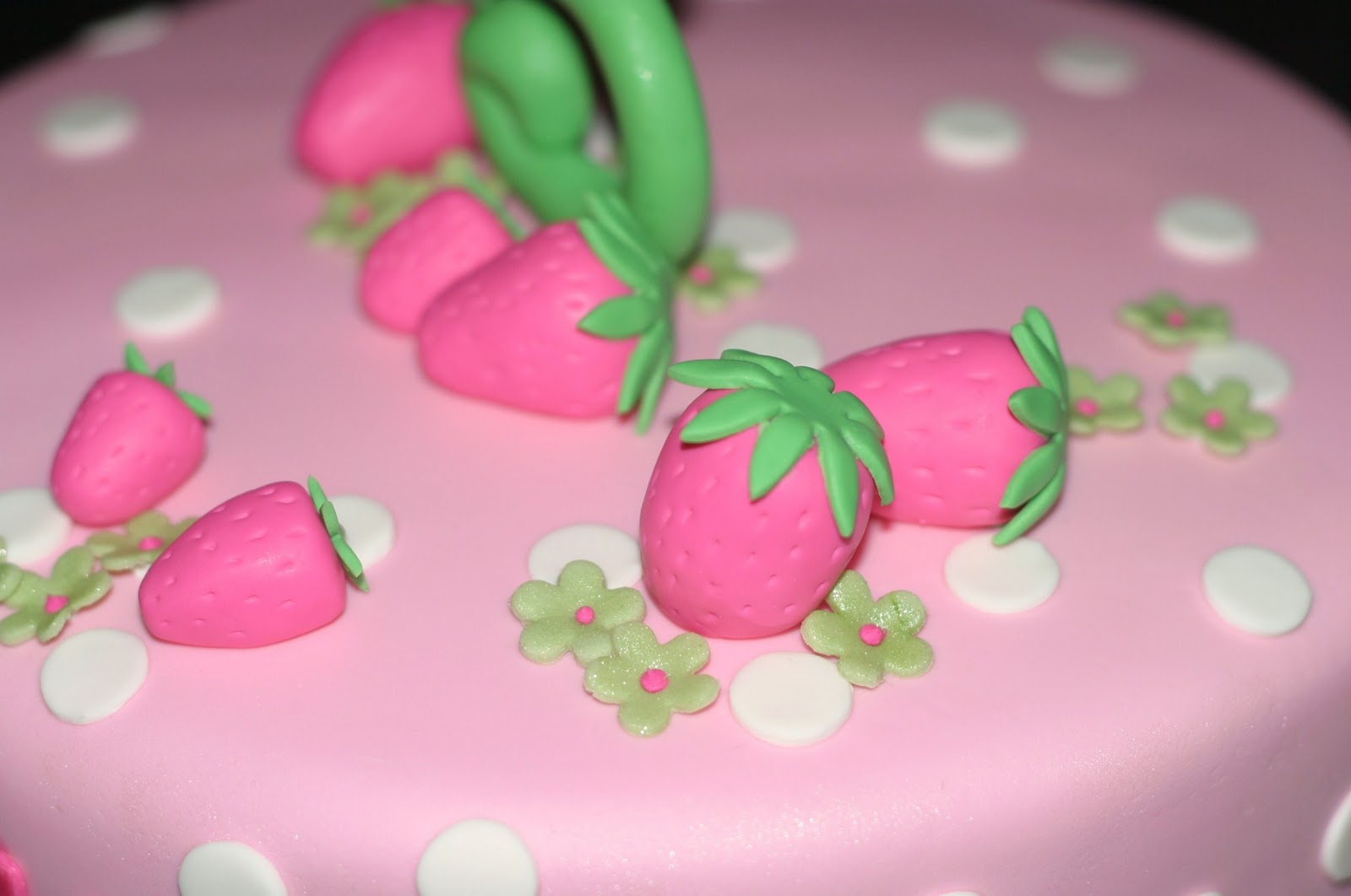 Pink Polka Dots Torte — Rezepte Suchen