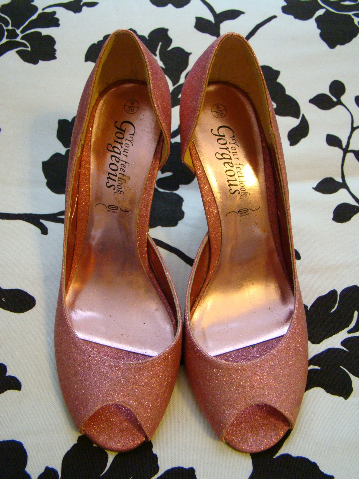 escarpins bout ouvert doré