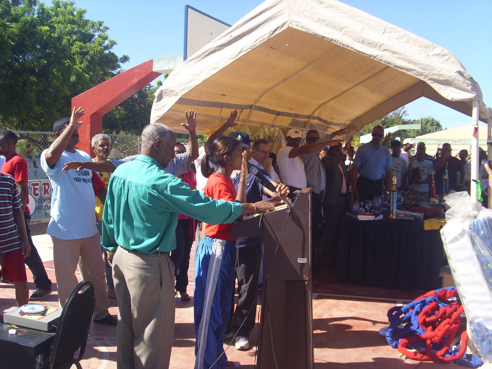 [6060._LA_JOVEN_DEPORTISTA_ANYELINA_FELIZ,QUIEN_JURAMENTO.JPG]