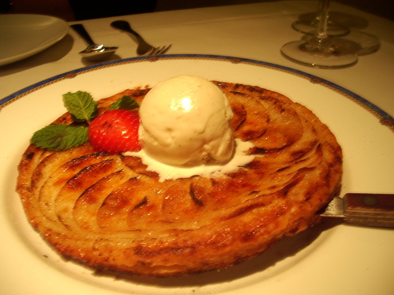 [Le+Bistro+Apple+Tart.jpg]