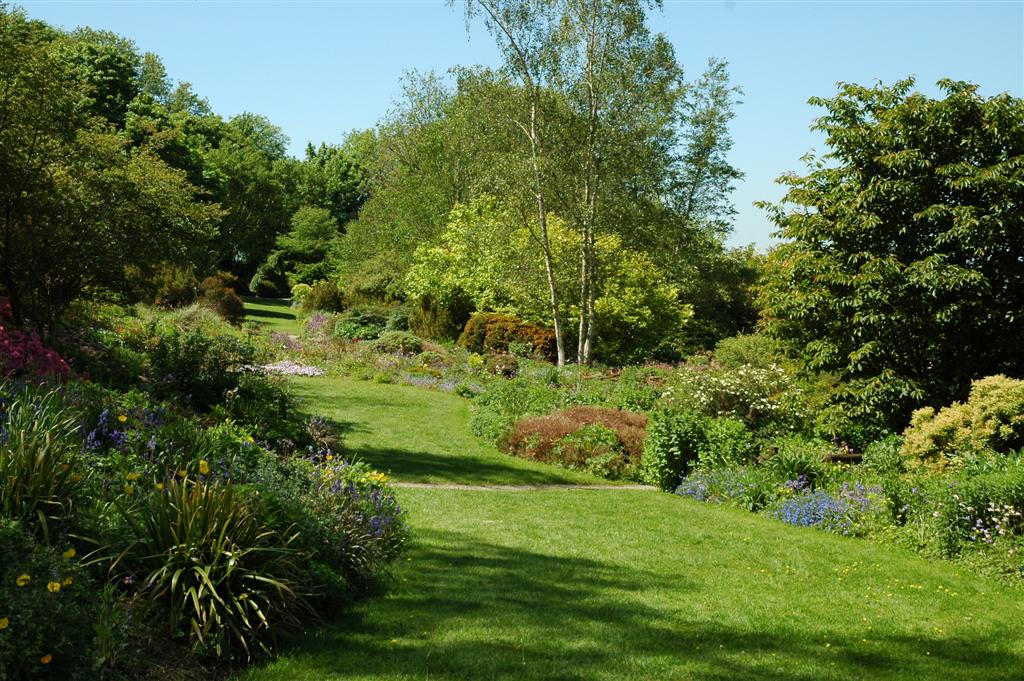 Garden Tools + Garden Gifts For Mom | Julie Blanner