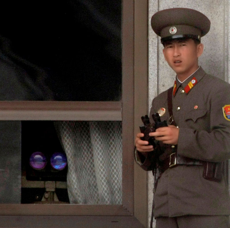 [Guardas da Coreia do Norte, Panmunjon.jpg]