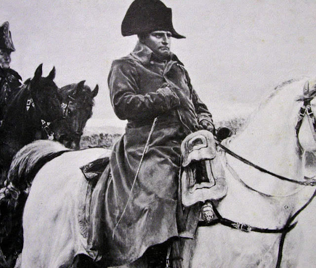 Napoleão, totalitarismo dirigista oposto à sociedade orgânica medieval
