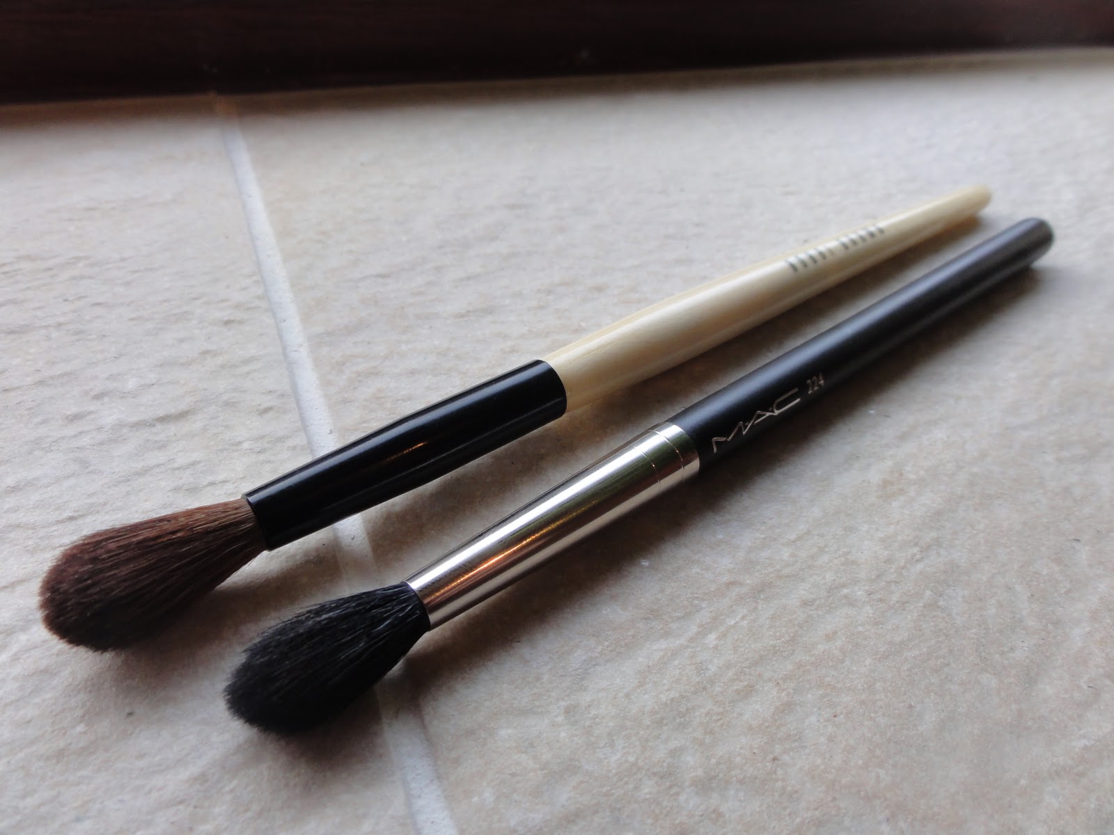 Beth'sAllThingsBeauty MAC blending brush Vs Bobbi Brown eye blender