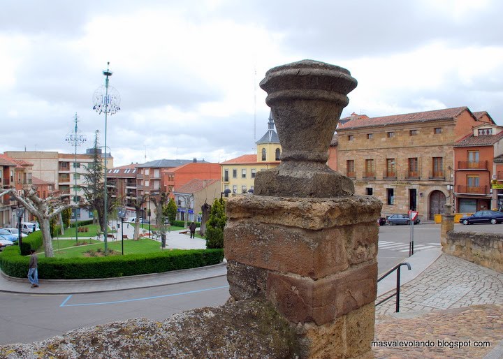 [DSC_0112+Plaza+del+Grano+[masvalevolando].JPG]