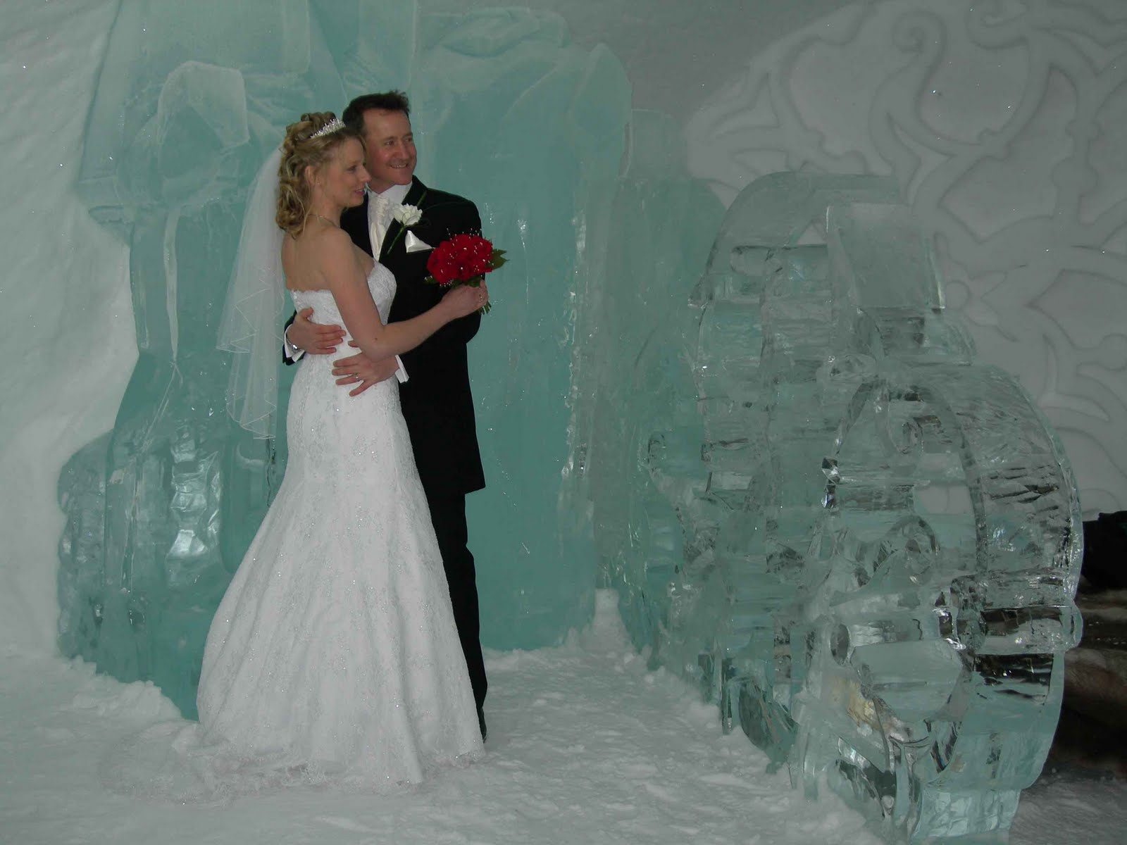 Distinctly Floral Fabulous new photos of Karen and Iain's Ice Hotel