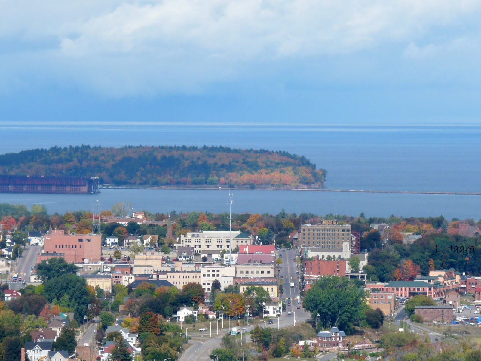 [looking+at+Presque+Isle+from+Mt.+Marquette.jpg]