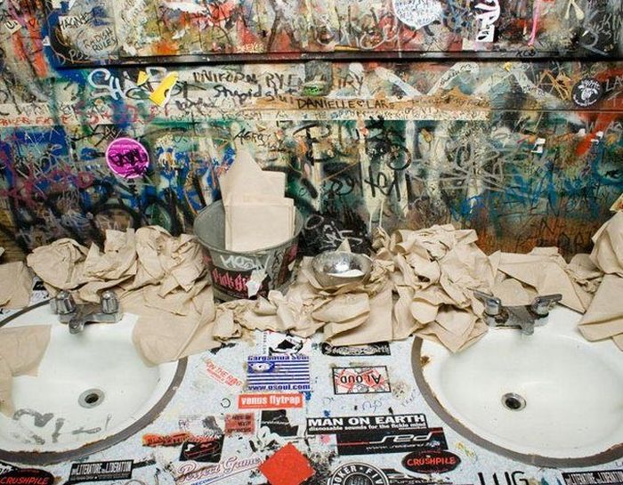51 Creative Bathroom Wall Graffiti Designs Curious, Funny Photos