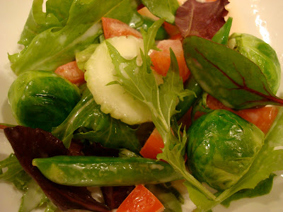 Green salad with mixed vegetables in bowl