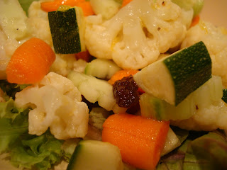 Steamed and mixed vegetables with dressing