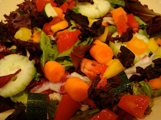 Green salad with vegetables topped with Dulse flakes