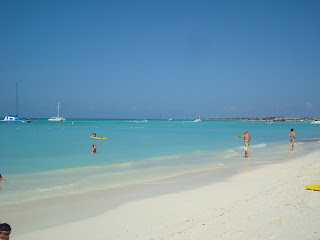 Beach in Aruba with people walking