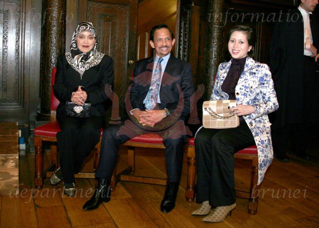LiFe Is UnPrEdiCtaBle: Sultan Brunei Ceraikan Azrinaz