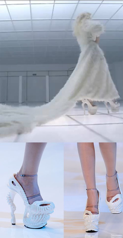 [GaGa5BadRomance.jpg]
