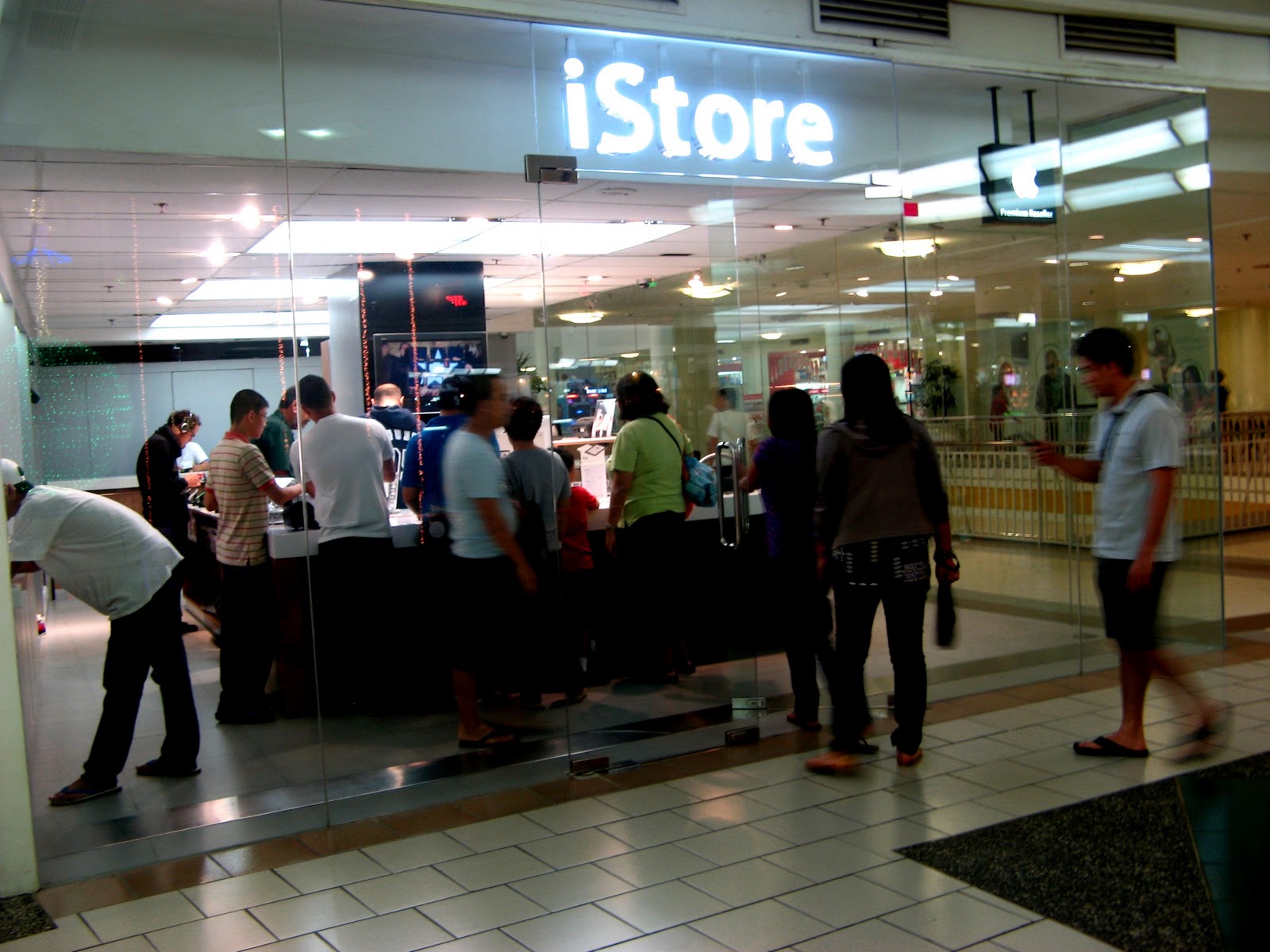 Apple iPad now available in iStore Cebu The Lazy Investor's Way