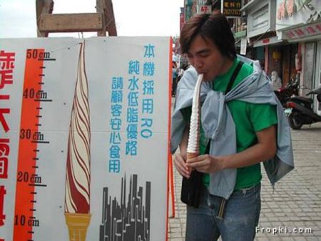 [extra+large+giant+ice+cream+1.JPG]