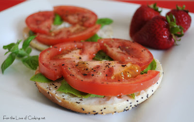 tomato and basil sandwich with a twist
