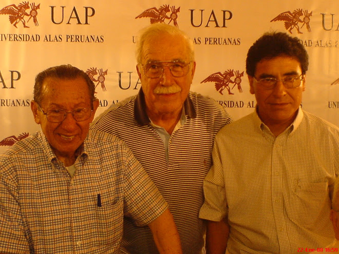 Joan Guimaray con el escritor Enrique Zavaleta y el Jurista Roberto McLean