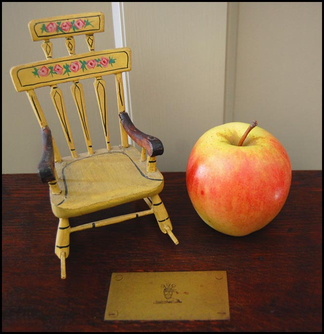 [miniature_rocker_apple.jpg]