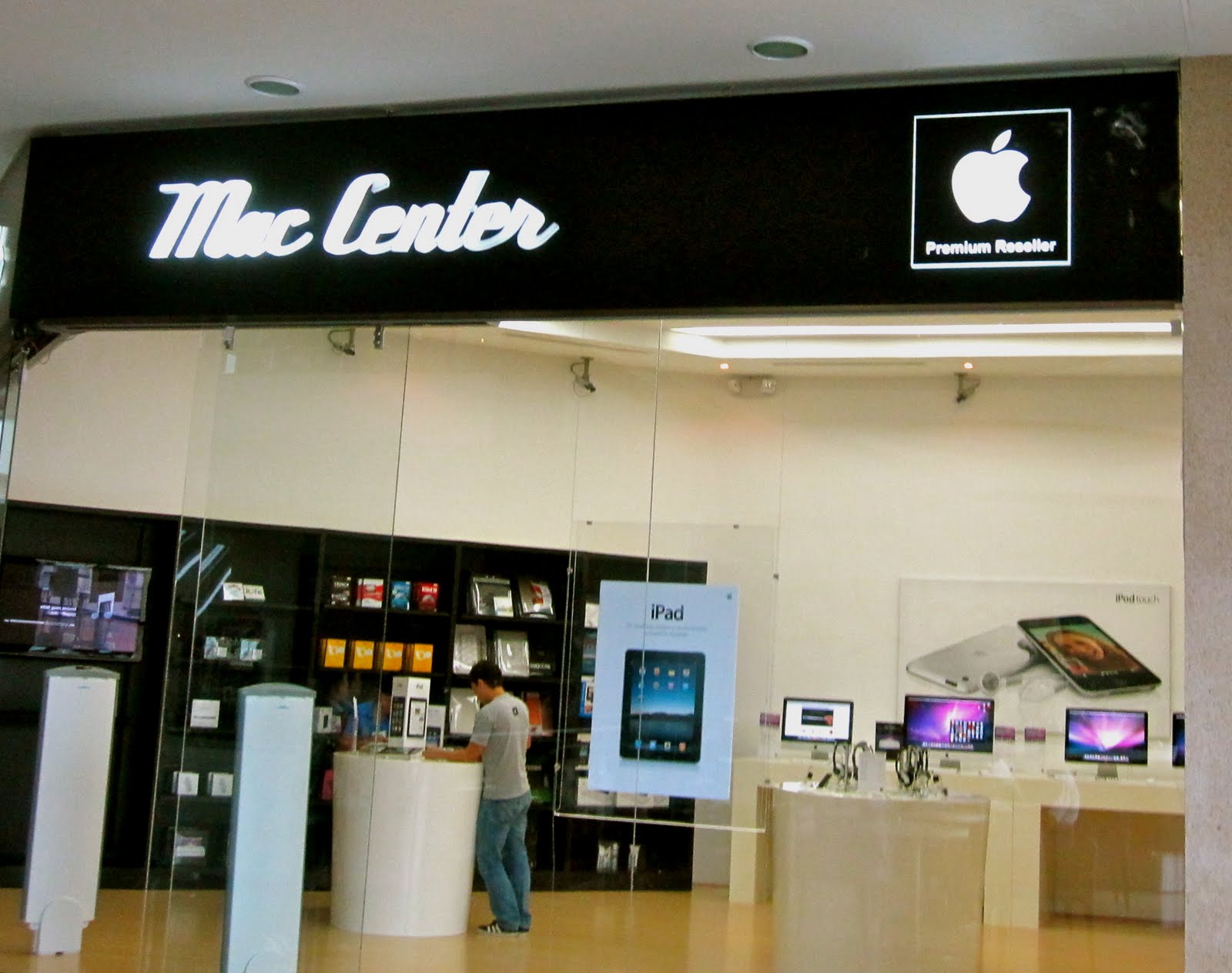 The journey. Day 330/365 "Mac Center/ Mac Store Apple)