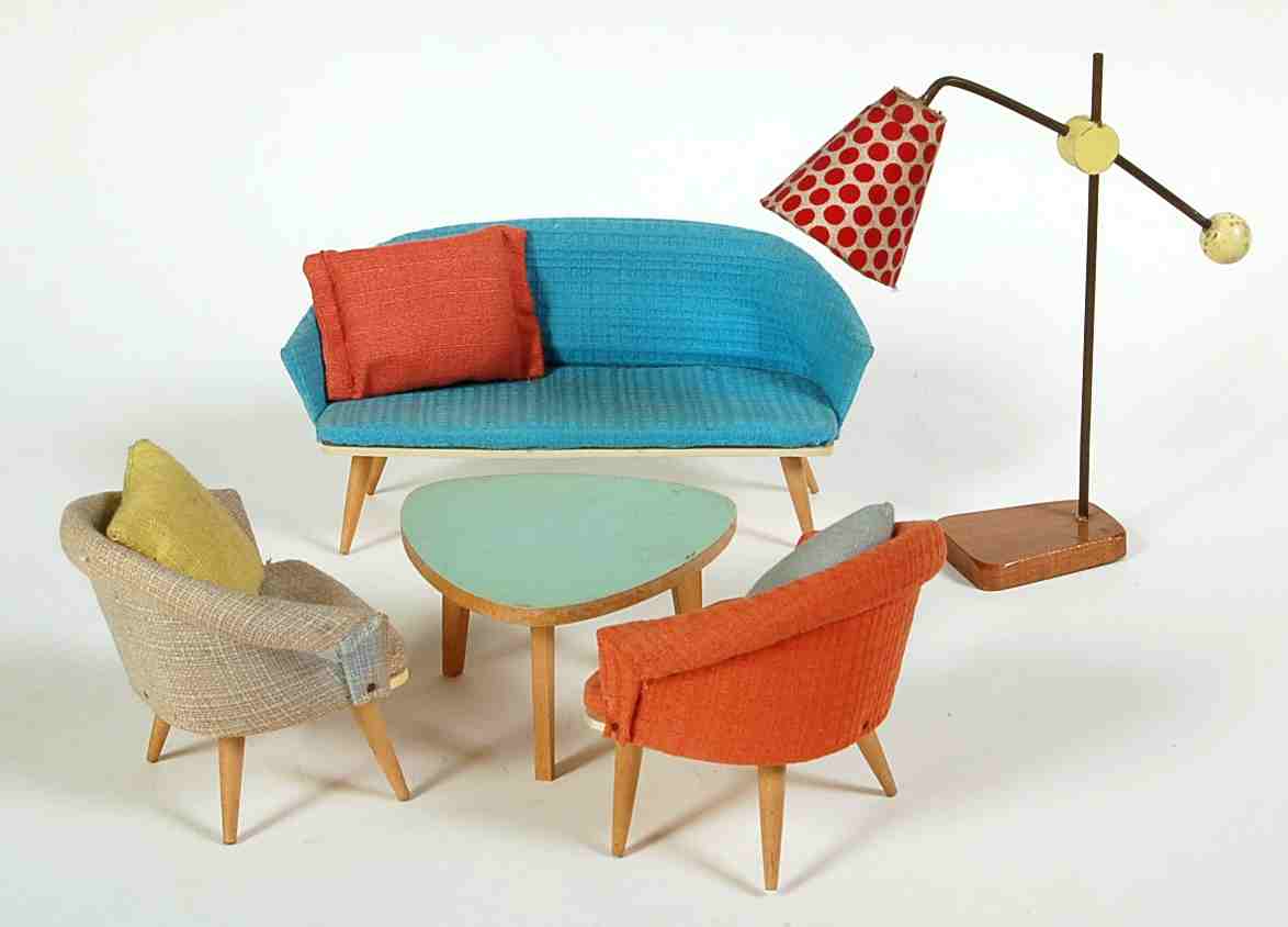 [design_hennig_bunte_sitzgruppe_mit_lampe.jpg]