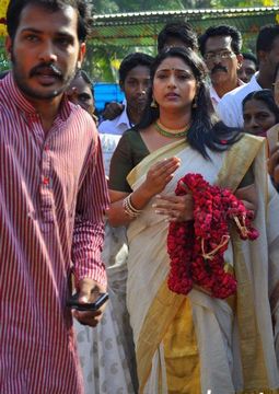 Serial Actress Praveena Facebook Serial Actress Praveena Facebook