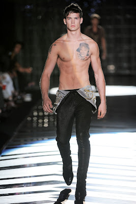 Favorite Hunks & Other Things: Joey Kirchner On The Runway.