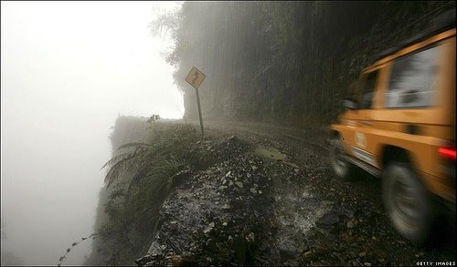 [dangerous-roads-amazing-pictures-1.jpg]