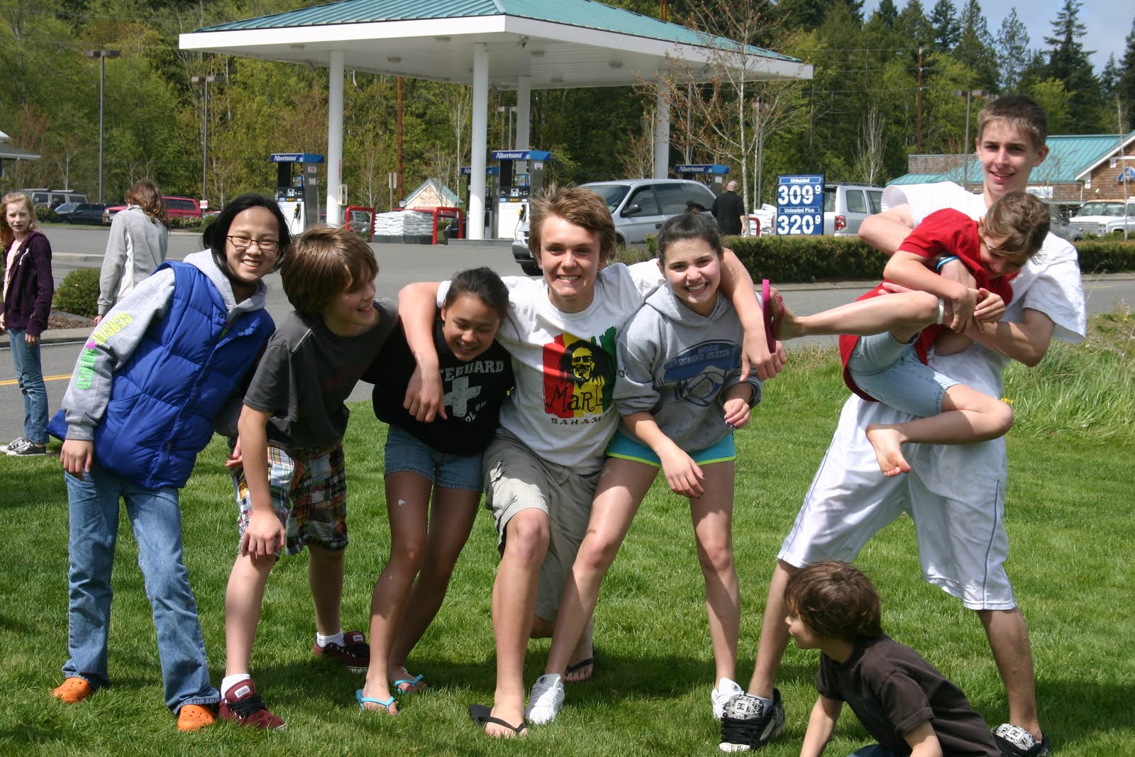 MMPH At the swim team car wash